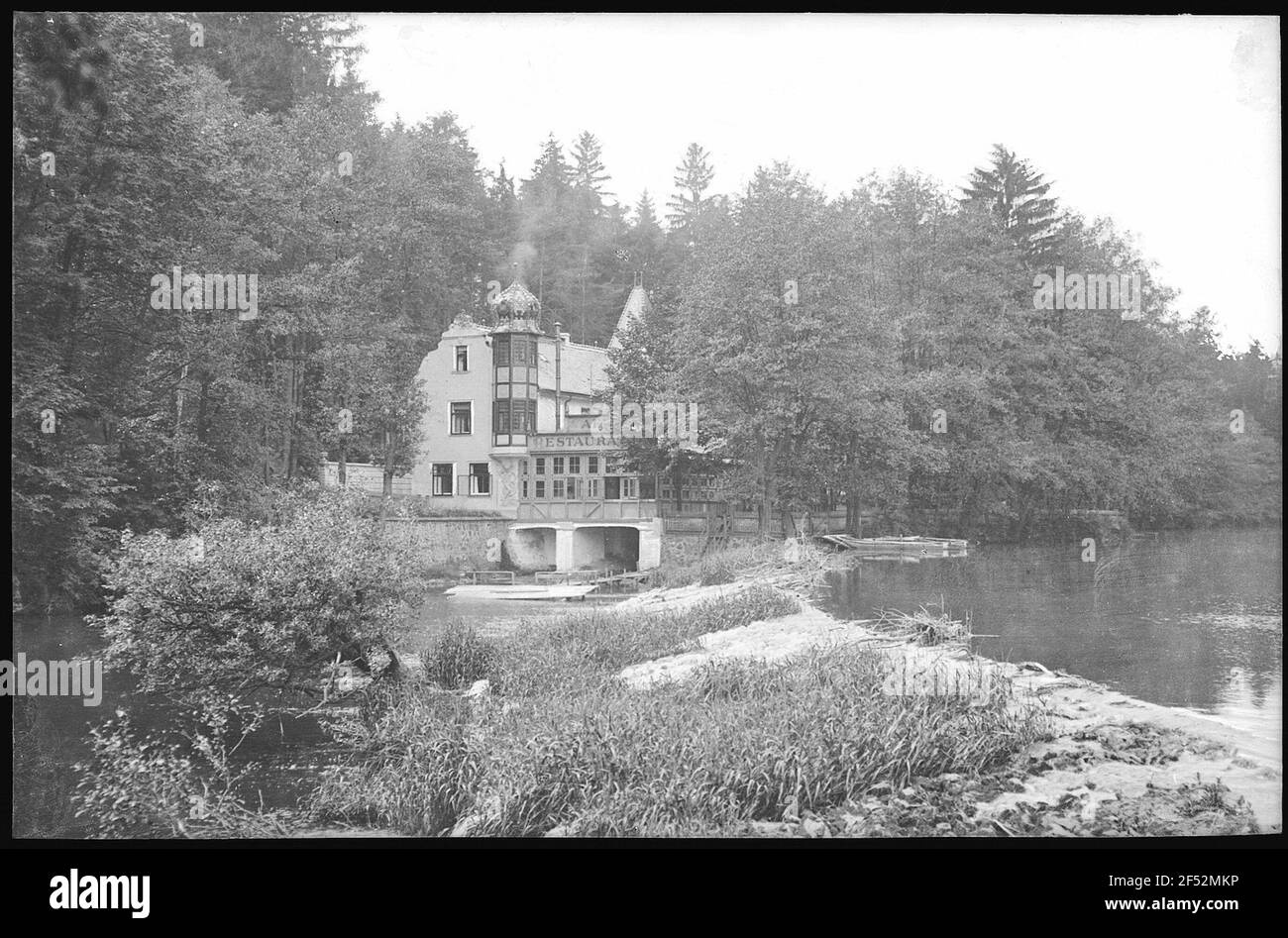 Eger (Bohême). Waldrestaurant Island Mühlerl en pierre Banque D'Images