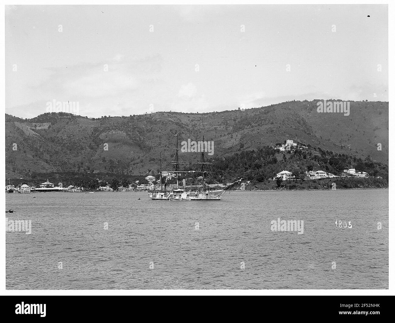 Saint Thomas, Îles Vierges. Vue sur le bateau à vapeur « Graecia » jusqu'à la côte (depuis un bateau à vapeur haute mer ?) Banque D'Images