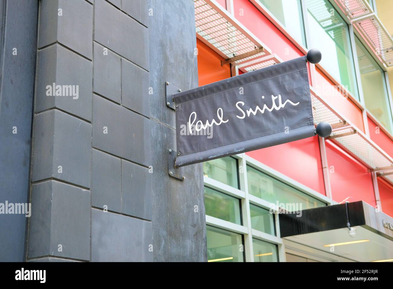 Panneau devant le magasin Paul Smith près de Union Square à San Francisco, Californie. Banque D'Images