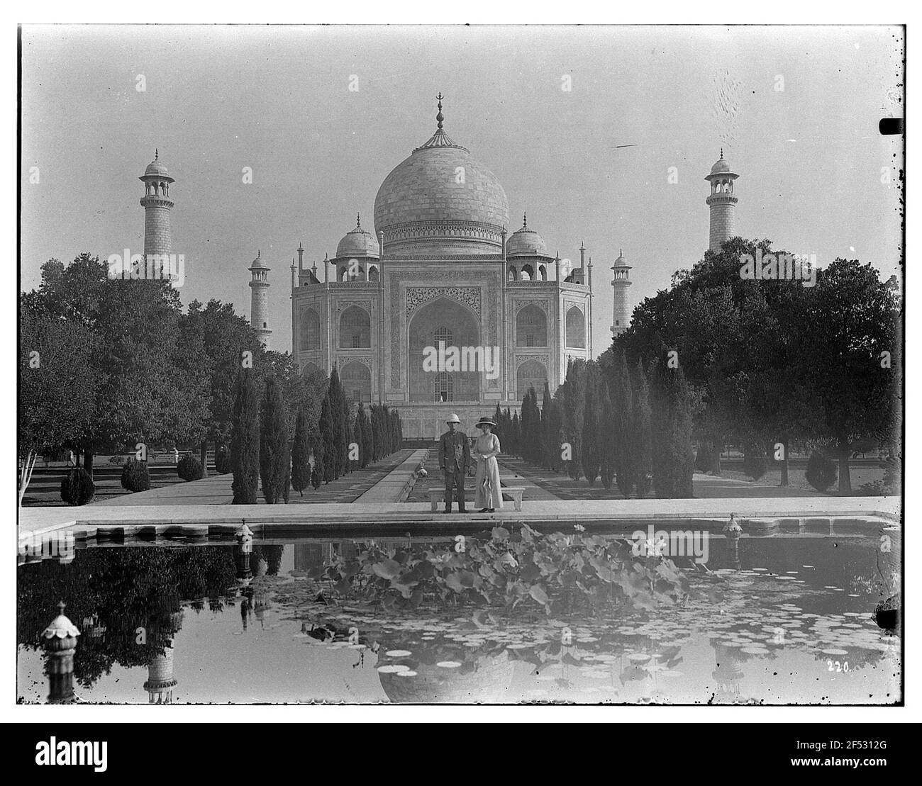 Couple touristique pour DEM Taj Mahal Banque D'Images
