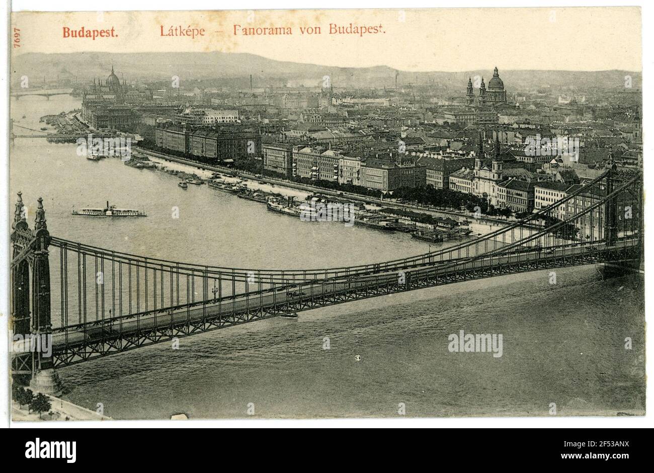 Panorama - ville et Danube avec les bateaux Budapest. Panorama avec Elisabethbrücke sur le Danube Banque D'Images
