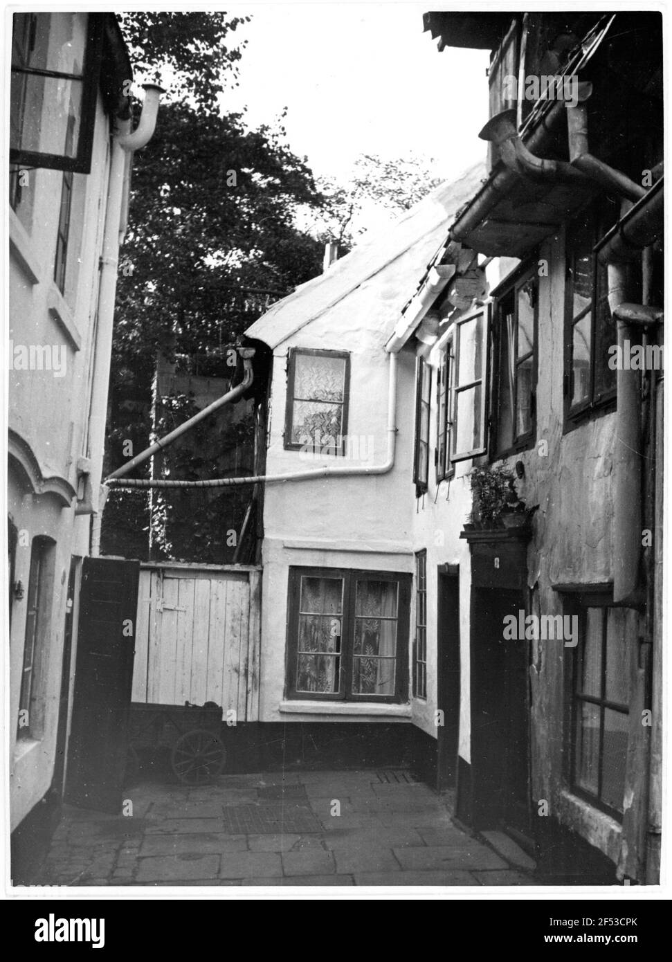 Vue dans une petite cour Banque D'Images