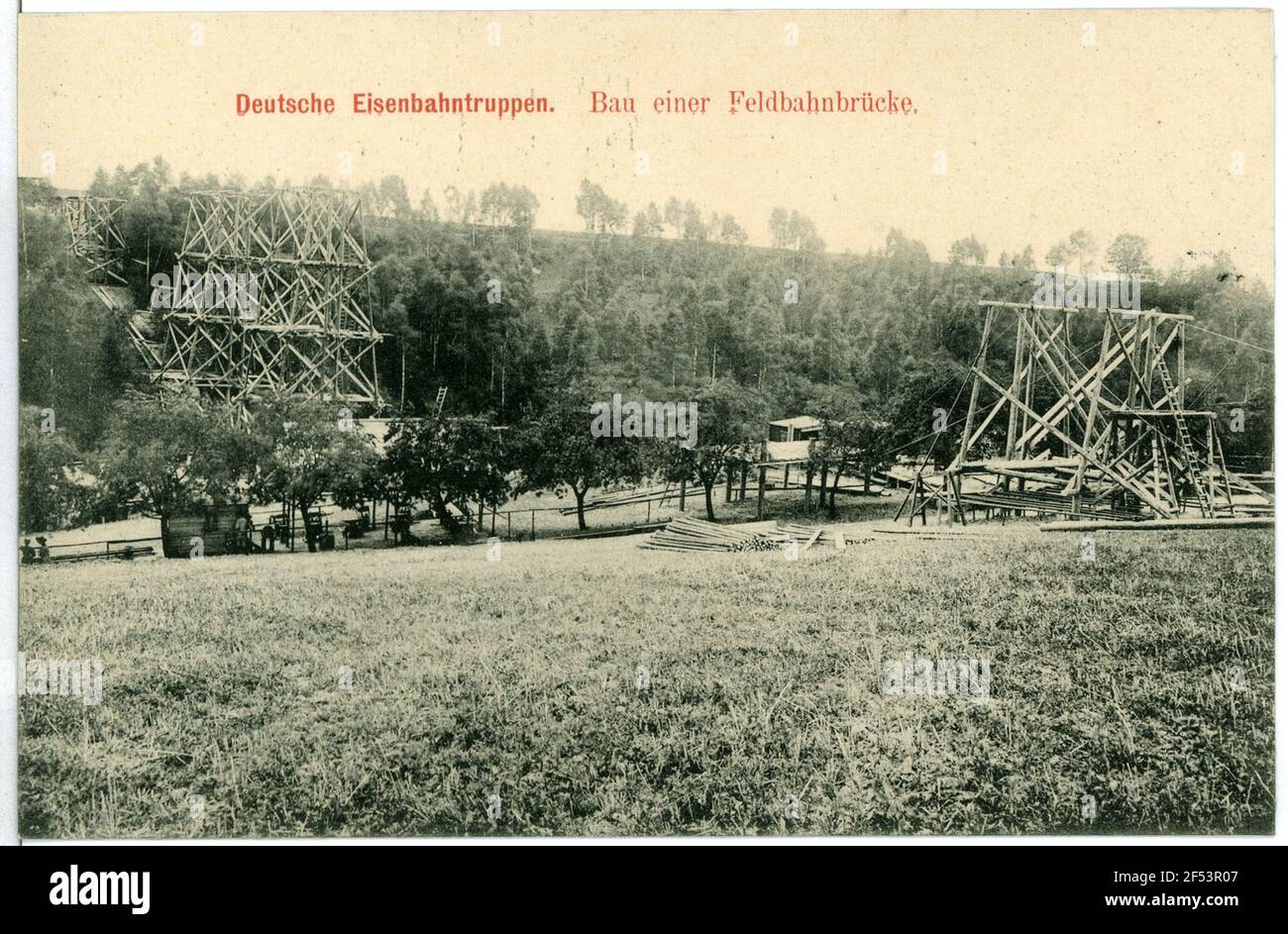 Troupes de chemin de fer allemandes - construction d'un pont de chemin de fer sur le terrain troupes de chemin de fer allemandes. Construction d'un pont de chemin de fer Banque D'Images