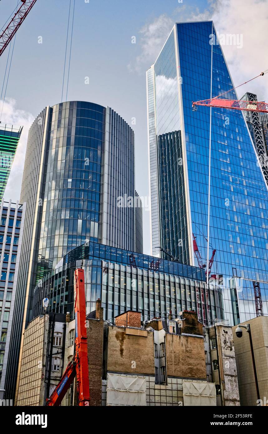 Travaux de construction à Fenchurch Street montrant le bâtiment Willis et le bâtiment Scalpel, Londres, Angleterre - 18 février 2021 Banque D'Images