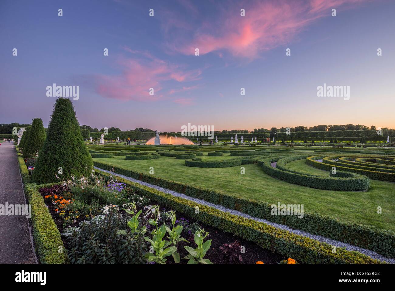 Géographie / Voyage, Allemagne, Basse-Saxe, Hanovre, Herrenhausen Gardens dans la soirée, propriété-libéré Banque D'Images