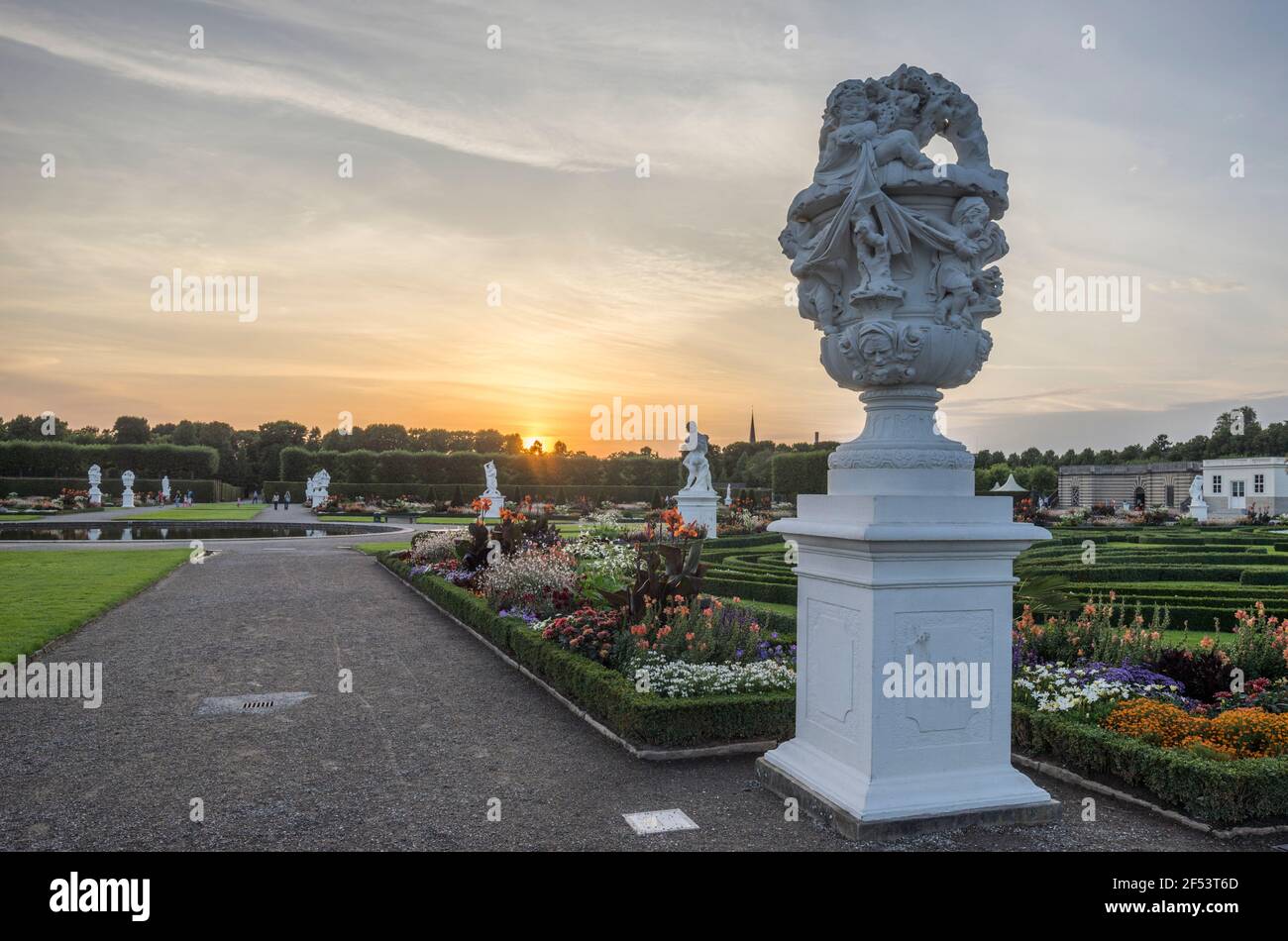 Géographie / Voyage, Allemagne, Basse-Saxe, Hanovre, Herrenhausen Gardens dans la soirée, propriété-libéré Banque D'Images