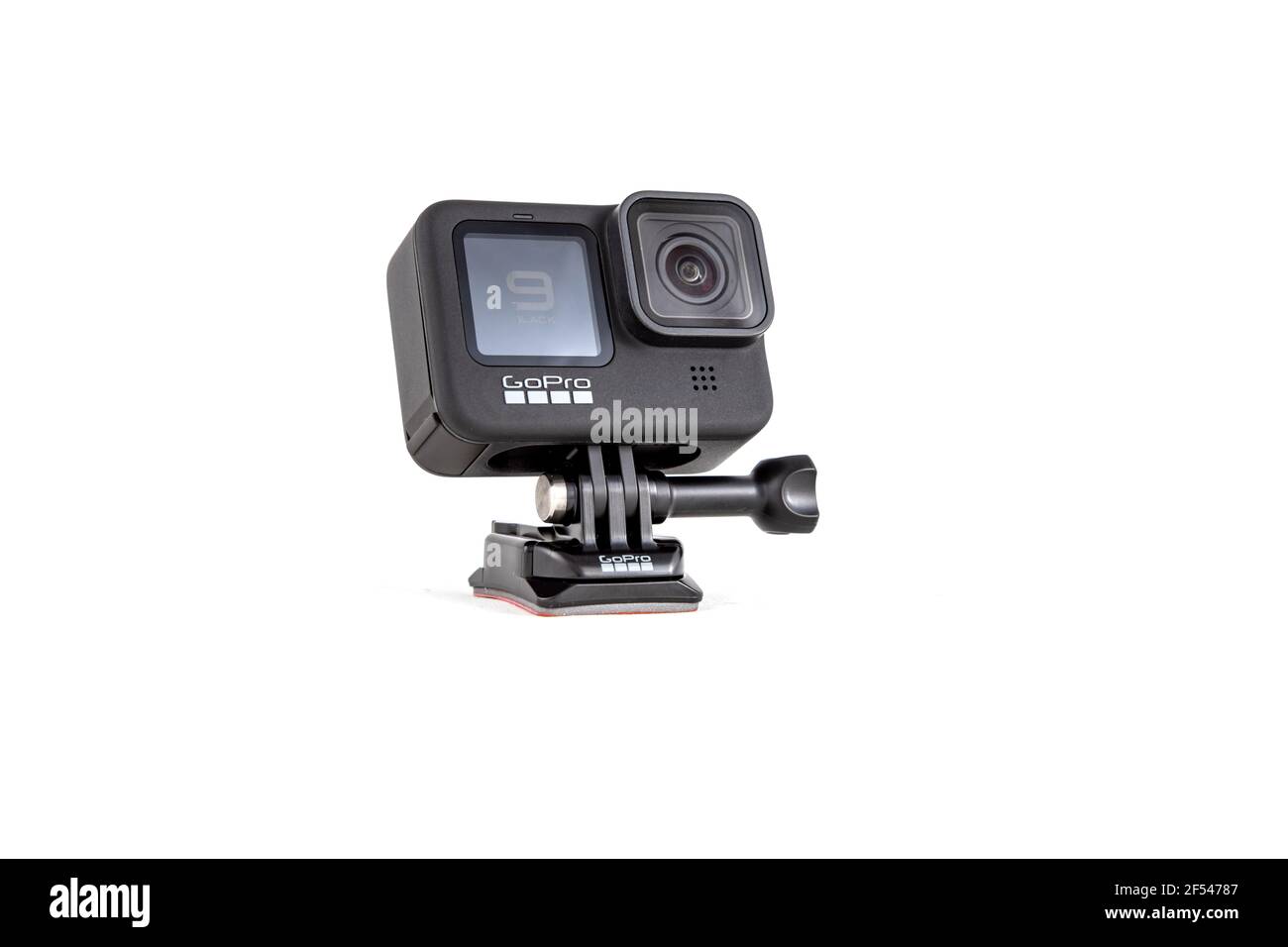 moscou, russie - Novemner 11, 2020: Nouvelle caméra d'action phare gopro HERO 9 noir. Vue latérale, arrière-plan blanc isolé. Banque D'Images