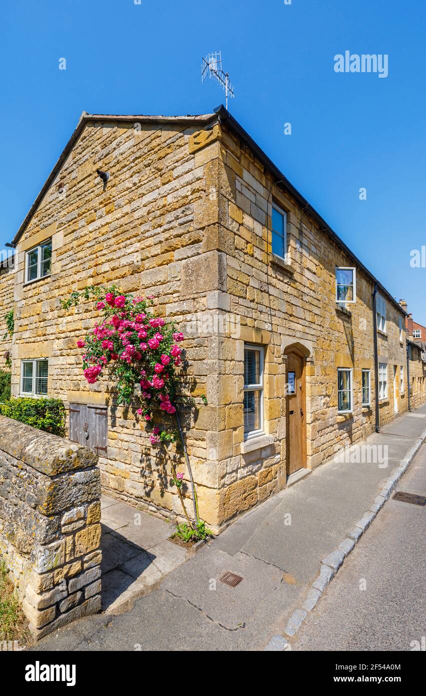 Maisons typiques en pierre de Cotswold en bord de route à Chipping Campden, une petite ville de marché dans les Cotswolds à Gloucestershire Banque D'Images
