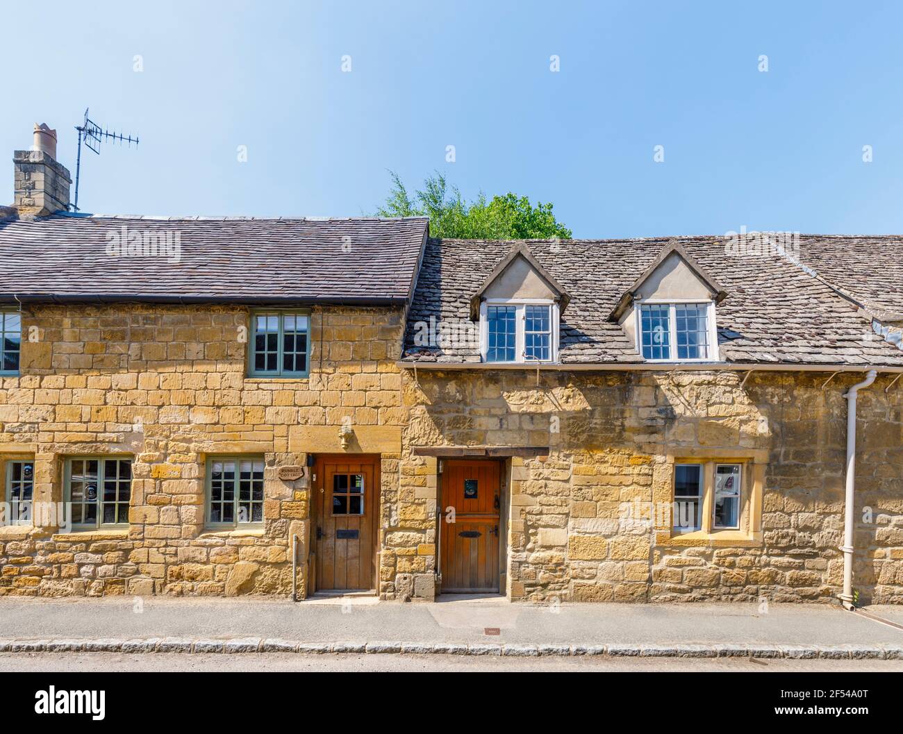 Maisons typiques en pierre de Cotswold en bord de route à Chipping Campden, une petite ville de marché dans les Cotswolds à Gloucestershire Banque D'Images