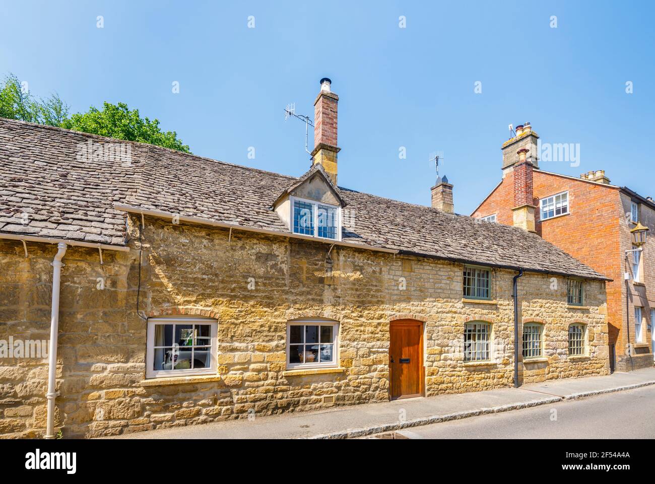 Maisons typiques en pierre de Cotswold en bord de route à Chipping Campden, une petite ville de marché dans les Cotswolds à Gloucestershire Banque D'Images