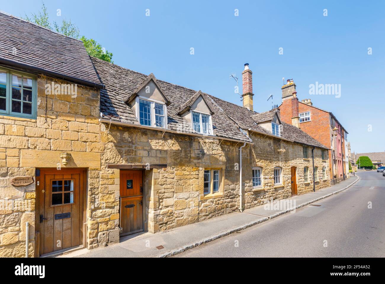 Maisons typiques en pierre de Cotswold en bord de route à Chipping Campden, une petite ville de marché dans les Cotswolds à Gloucestershire Banque D'Images