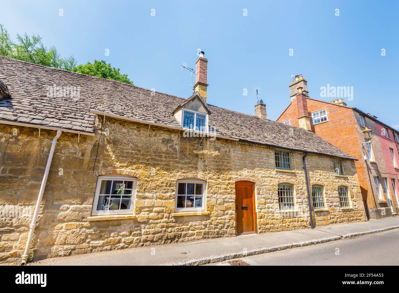 Maisons typiques en pierre de Cotswold en bord de route à Chipping Campden, une petite ville de marché dans les Cotswolds à Gloucestershire Banque D'Images