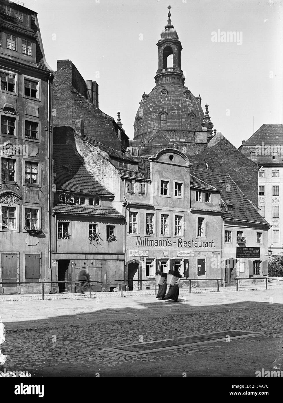 Vue sur le dôme de la Frauenkirche Salzgasse avec Frauenkirche Banque D'Images