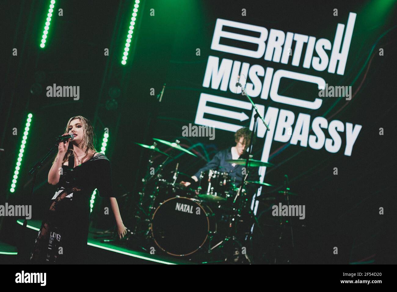 Baby Queen (Bella Latham) joue sur scène pour l'ambassade de musique britannique dans le cadre de SXSW Online 2021. Banque D'Images