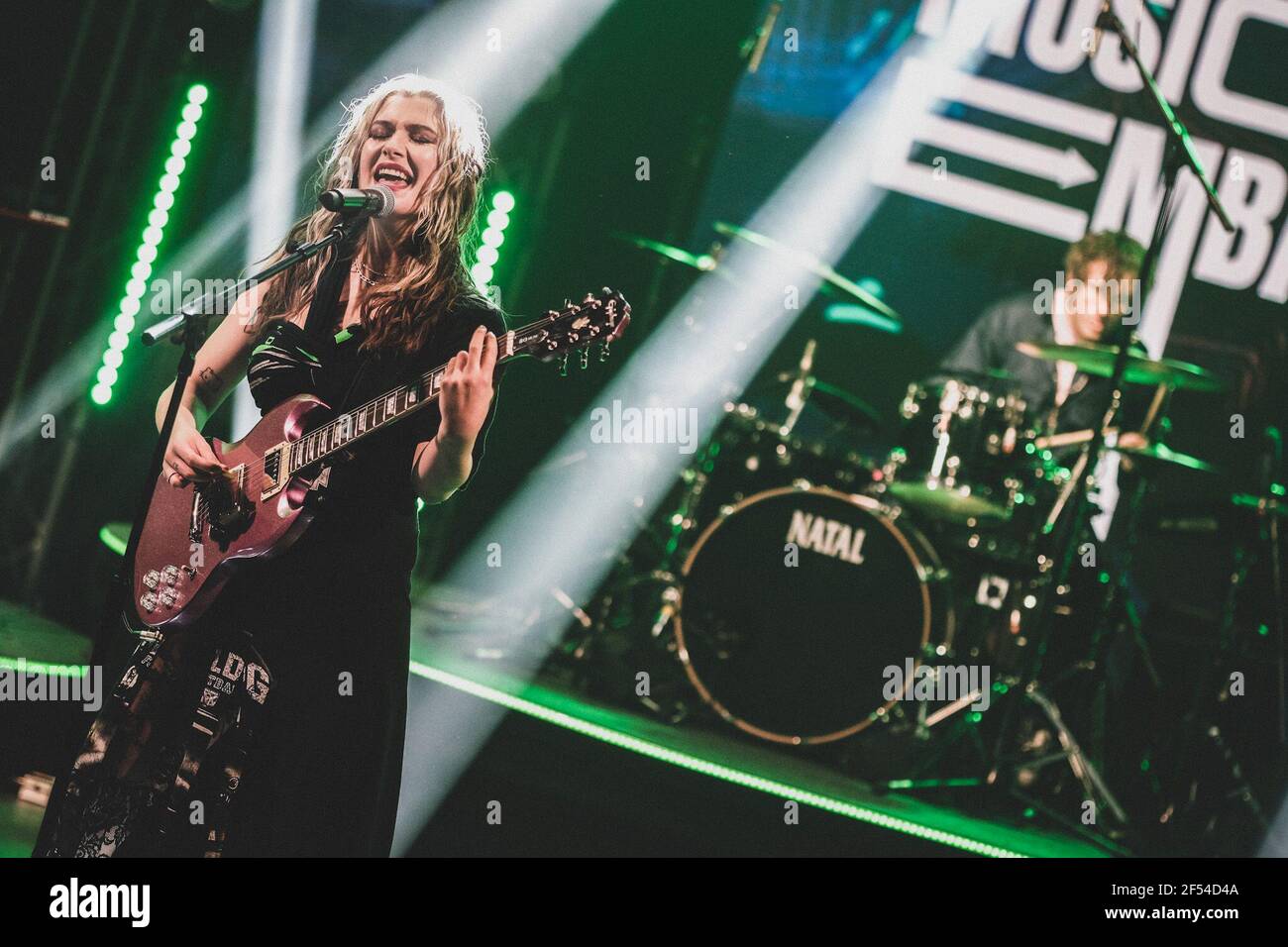 Baby Queen (Bella Latham) joue sur scène pour l'ambassade de musique britannique dans le cadre de SXSW Online 2021. Banque D'Images