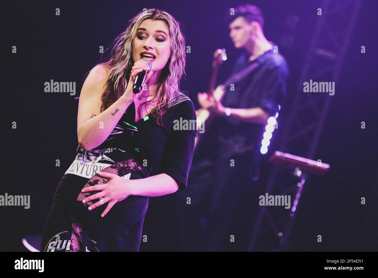 Baby Queen (Bella Latham) joue sur scène pour l'ambassade de musique britannique dans le cadre de SXSW Online 2021. Banque D'Images