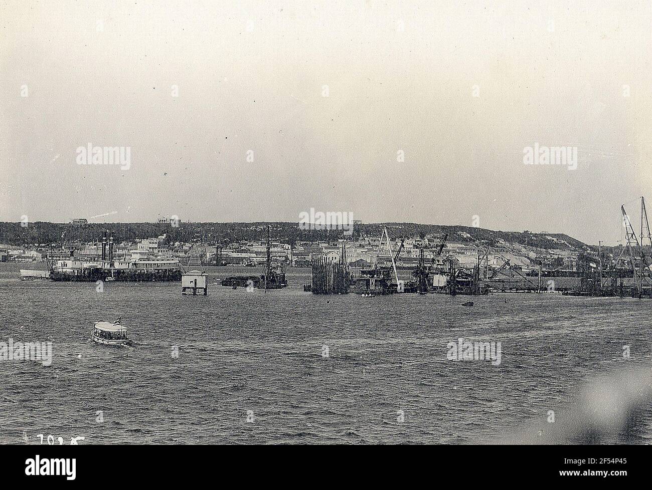 La Havane, Cuba. Levage sur l'épave du navire de guerre américain 'Maine' en face de la côte Banque D'Images