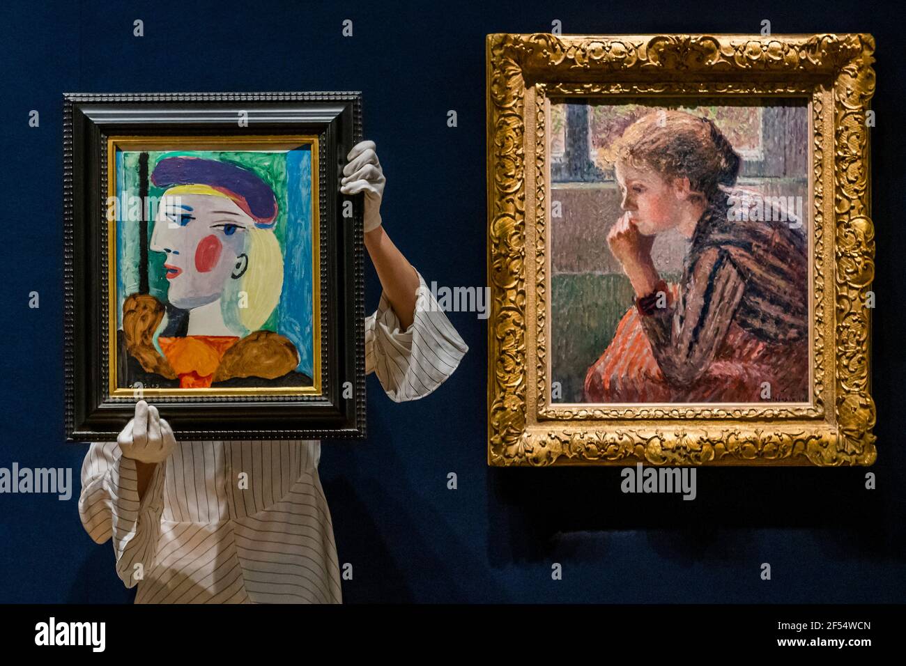 Londres, Royaume-Uni. 24 mars 2021. Femme au Béret mauve, 1937 par Pablo Picasso. Estimation: $10,000,000-15,000,000 avec la tête de jeune fille de Camille Pisarro, 1896, est $1.5-2m - le portrait Picasso, invisible depuis près de 40 ans, est montré dans des villes du monde entier avant d'être offert à la vente à Bonhams Impressionniste et d'Art moderne à New York le jeudi 13 mai. Crédit : Guy Bell/Alay Live News Banque D'Images