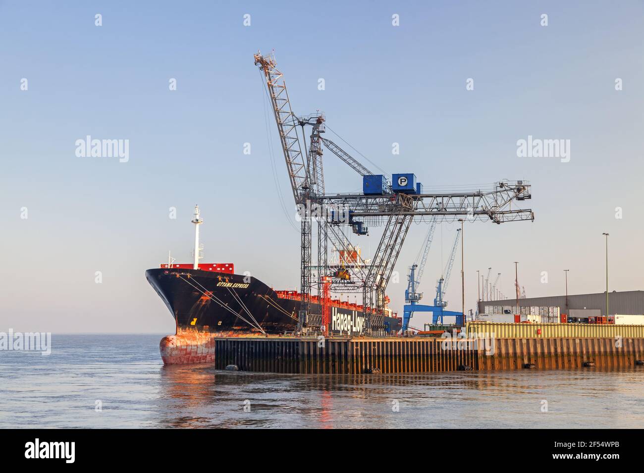 Géographie / Voyage, Allemagne, Brême, Bremerhaven, navire dans le port international de Bremerhaven, Hanse, droits-supplémentaires-autorisation-Info-non-disponible Banque D'Images