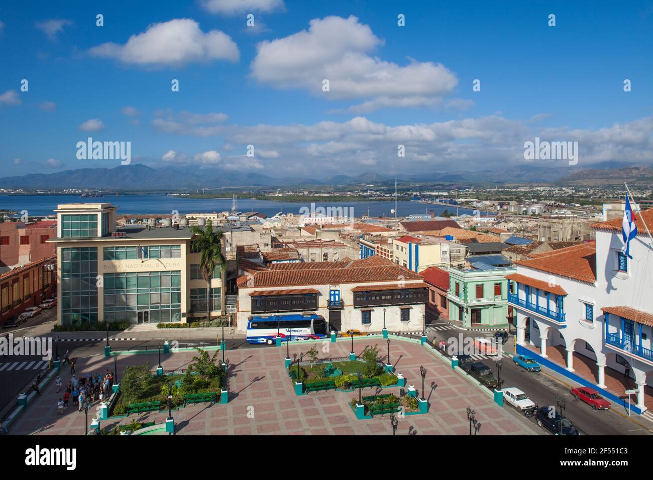 Cuba, province de Santiago de Cuba, Santiago de Cuba, Parque Cespedes (place principale de la ville) en regardant vers le Musée Casa de Diego Velázquez, le plus ancien Banque D'Images