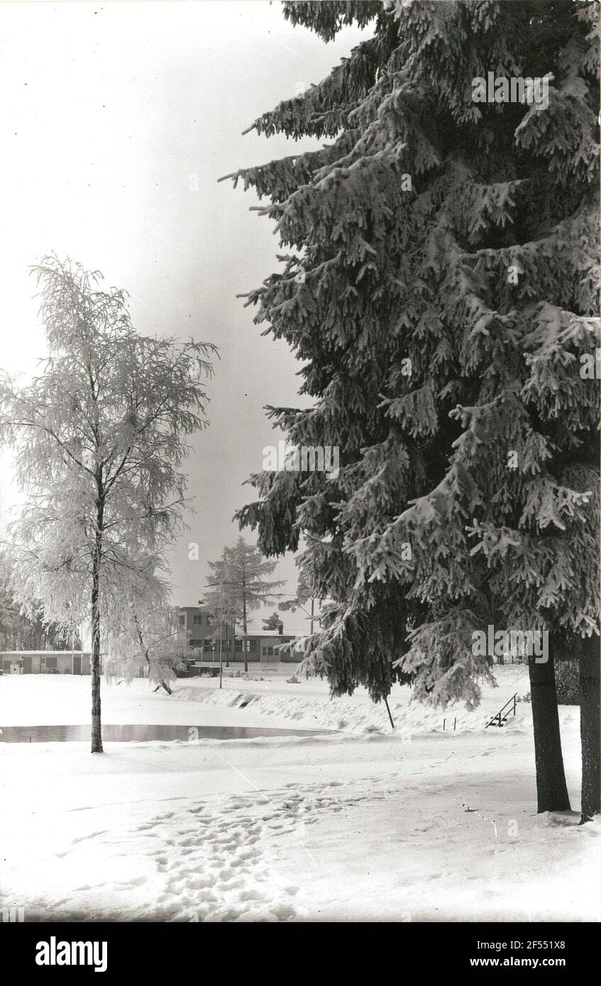 Seifhennersdorf. Étang d'argent contre bâtiment d'étang d'argent Banque D'Images
