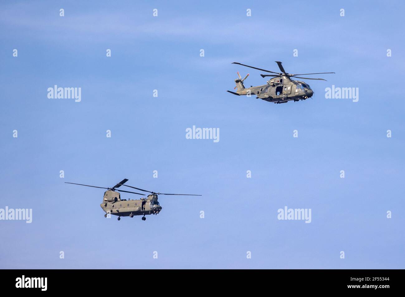 Hélicoptères Royal Navy, y compris Boeing CH-47 Chinook, patrouille côtière, Studland National Trust Banque D'Images