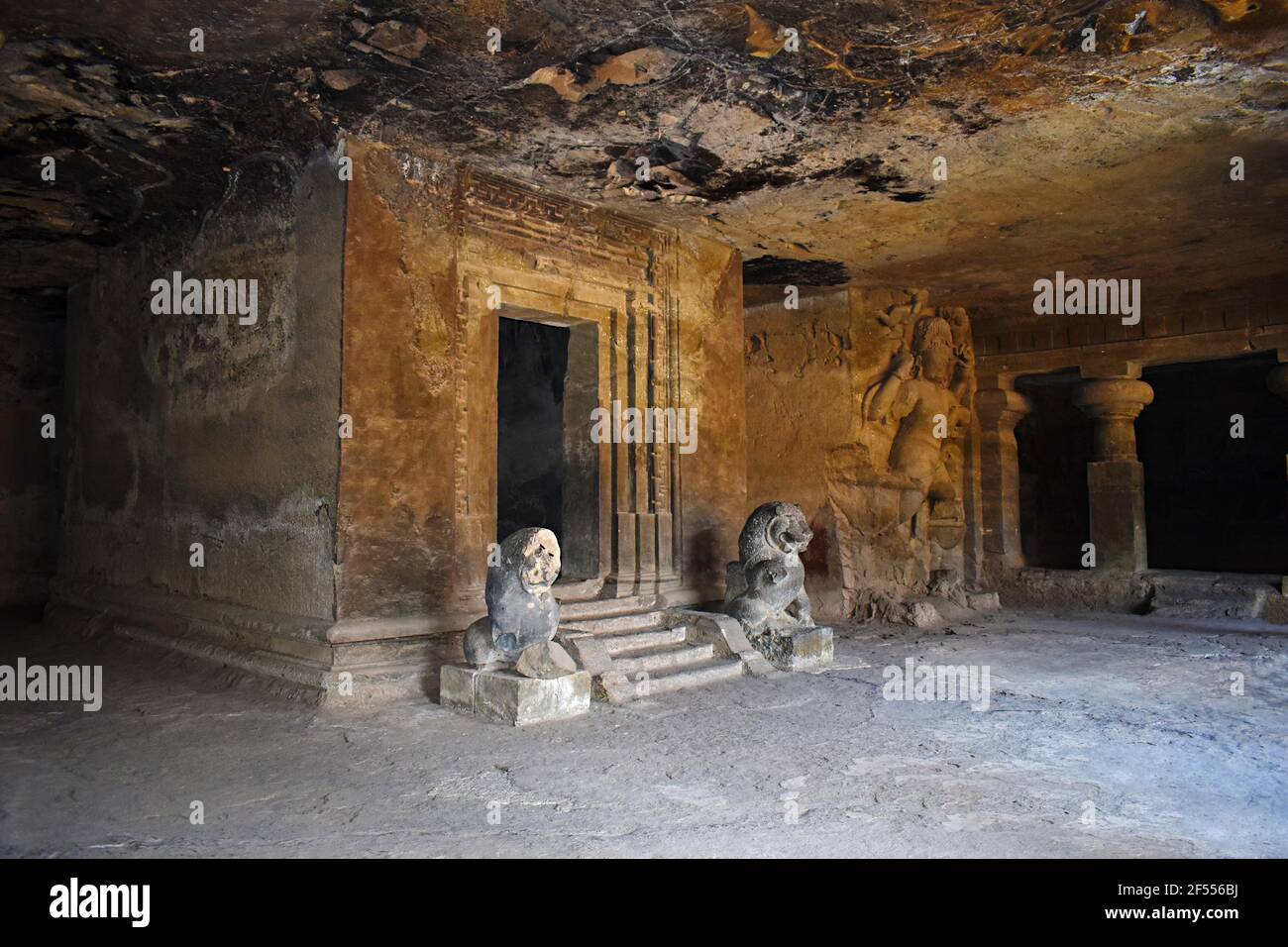 Hall principal de la cellule orientale Cave n°1, à l'île Elephanta ou à Gharapuri, Mumbai, Maharashtra, Inde Banque D'Images