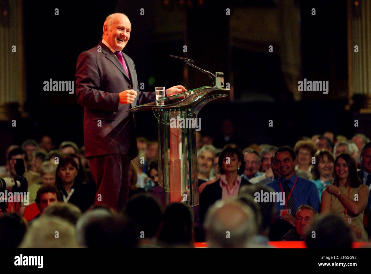 JOHN REID LORS DE SON DISCOURS À LA CONFÉRENCE DU TRAVAIL À BLACKPOOL. 3/10/02 PILSTON Banque D'Images