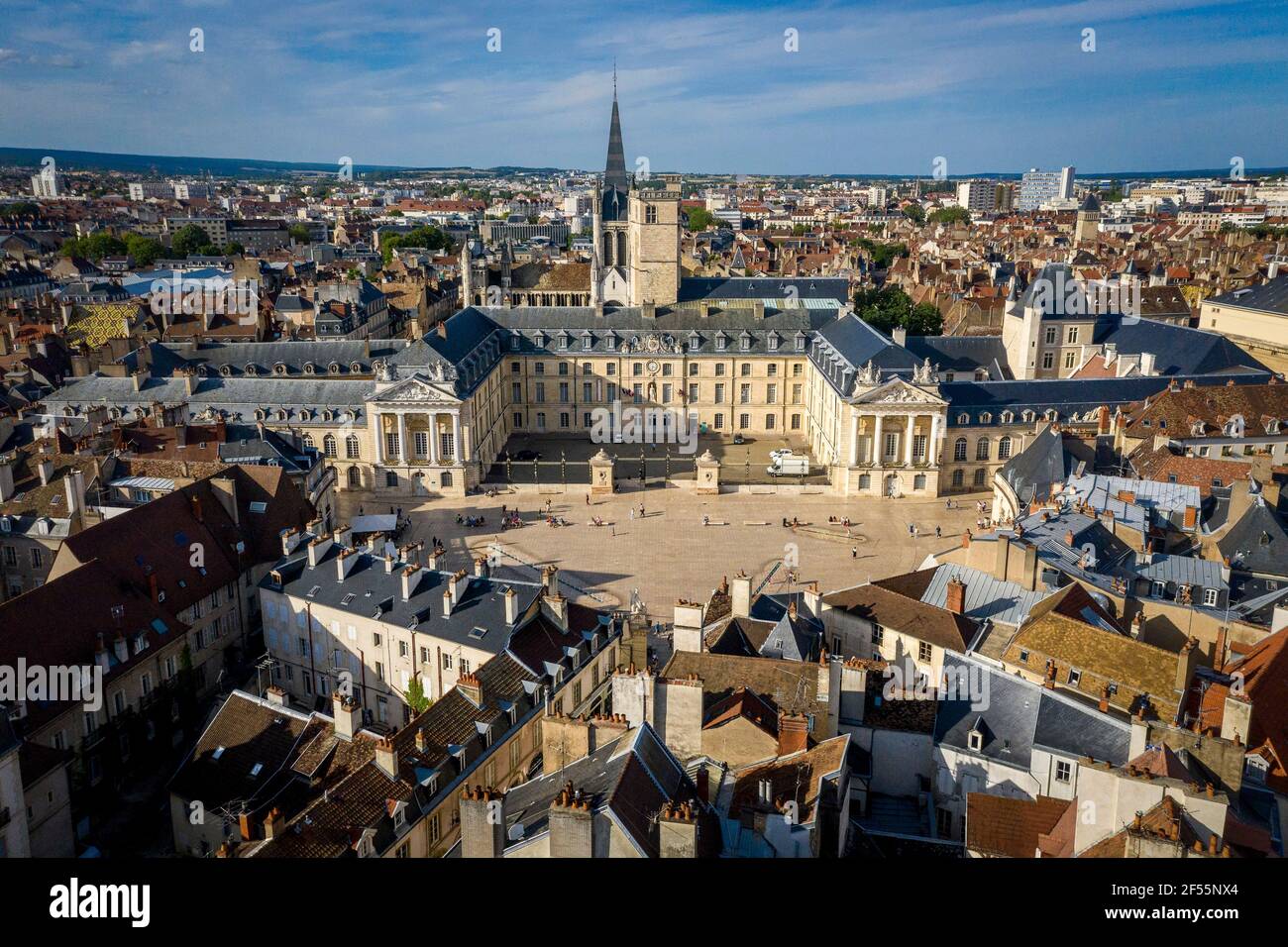 France, Côte-Dor, Dijon, façade du Palais des Ducs et des Estates de Bourgogne et bâtiments environnants Banque D'Images