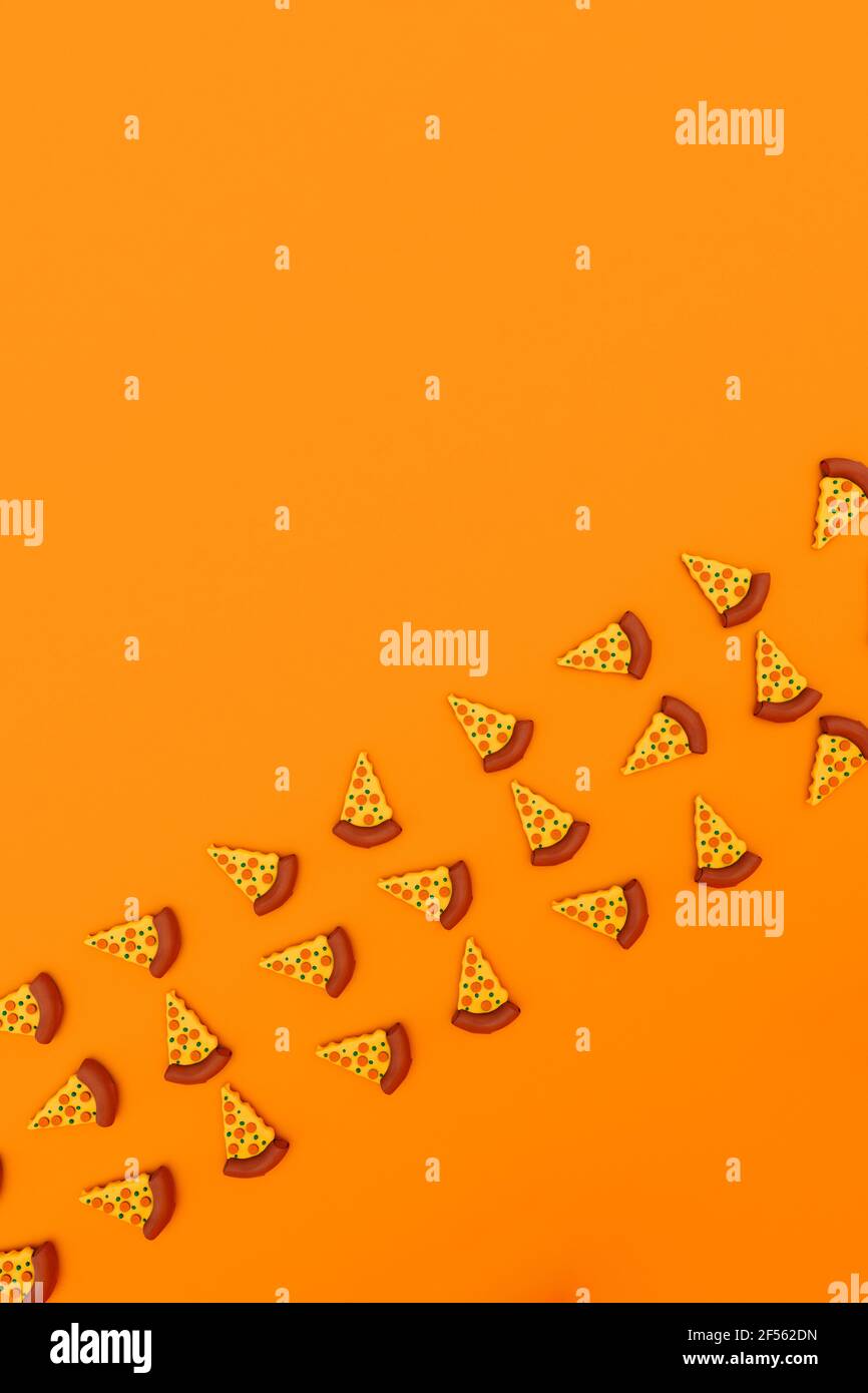 Rendu tridimensionnel des tranches de pizza sur fond orange Banque D'Images