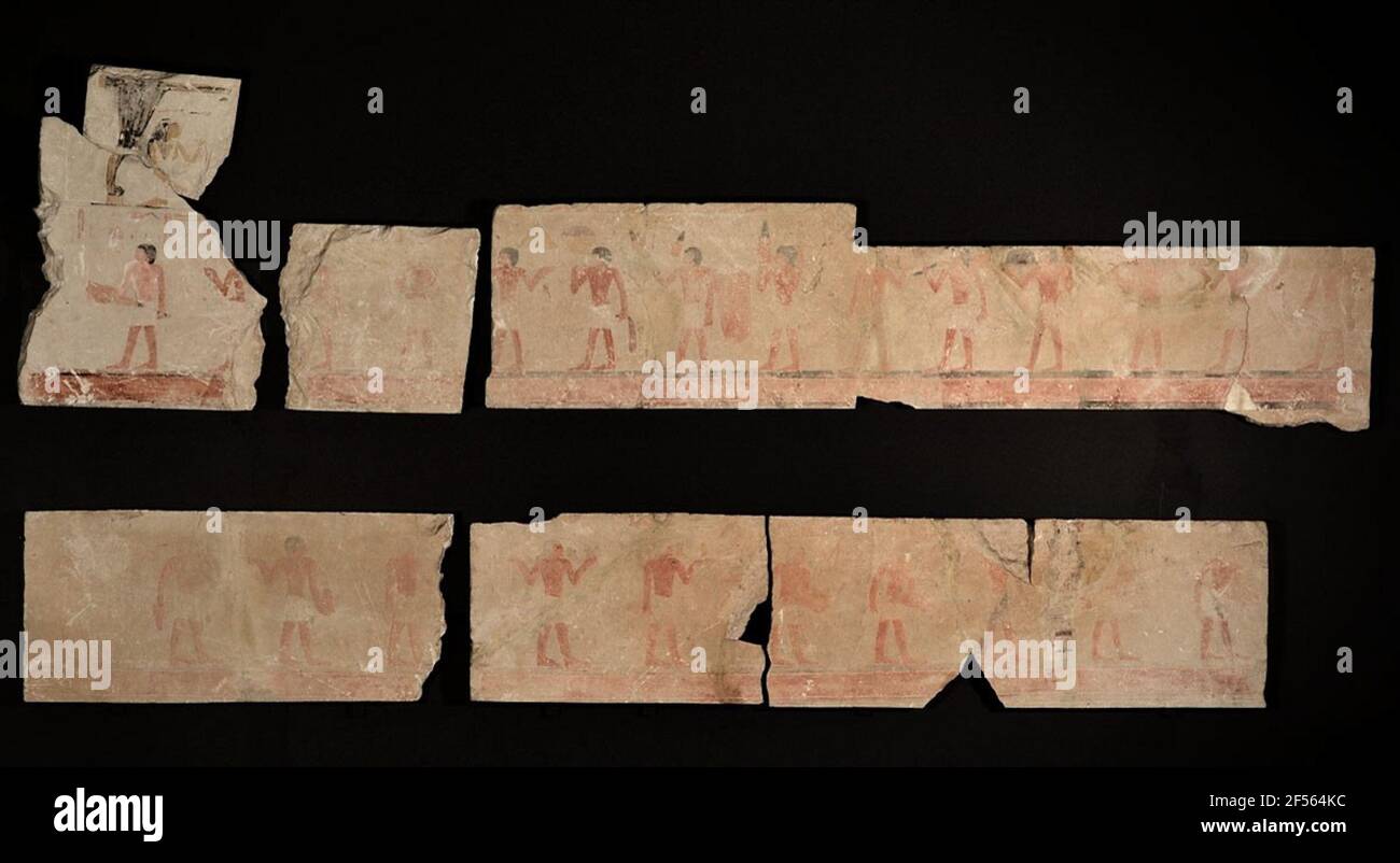 Fragments de secours de la tombe du Chenemu. Ces reliefs rares et de qualité viennent d'une tombe privée du Reich moyen, qui n'est probablement pas loin d'Asiut dans la nécropole de Beni Hassam. Là-bas, au début de l'empire du milieu, les hauts responsables provinciaux ont été enterrés dans des tombes rocheuses considérables et supérieures. Les chiffres présentés sur les deux, à l'origine opposés l'un à l'autre de l'autre sont des transporteurs, qui une fois appliqué à une approche statutaire, dans laquelle le portrait de la poignée de magnéto ou au mur peint. Les chiffres portent ou apportent les aliments et les animaux d'abattage nécessaires pour Banque D'Images