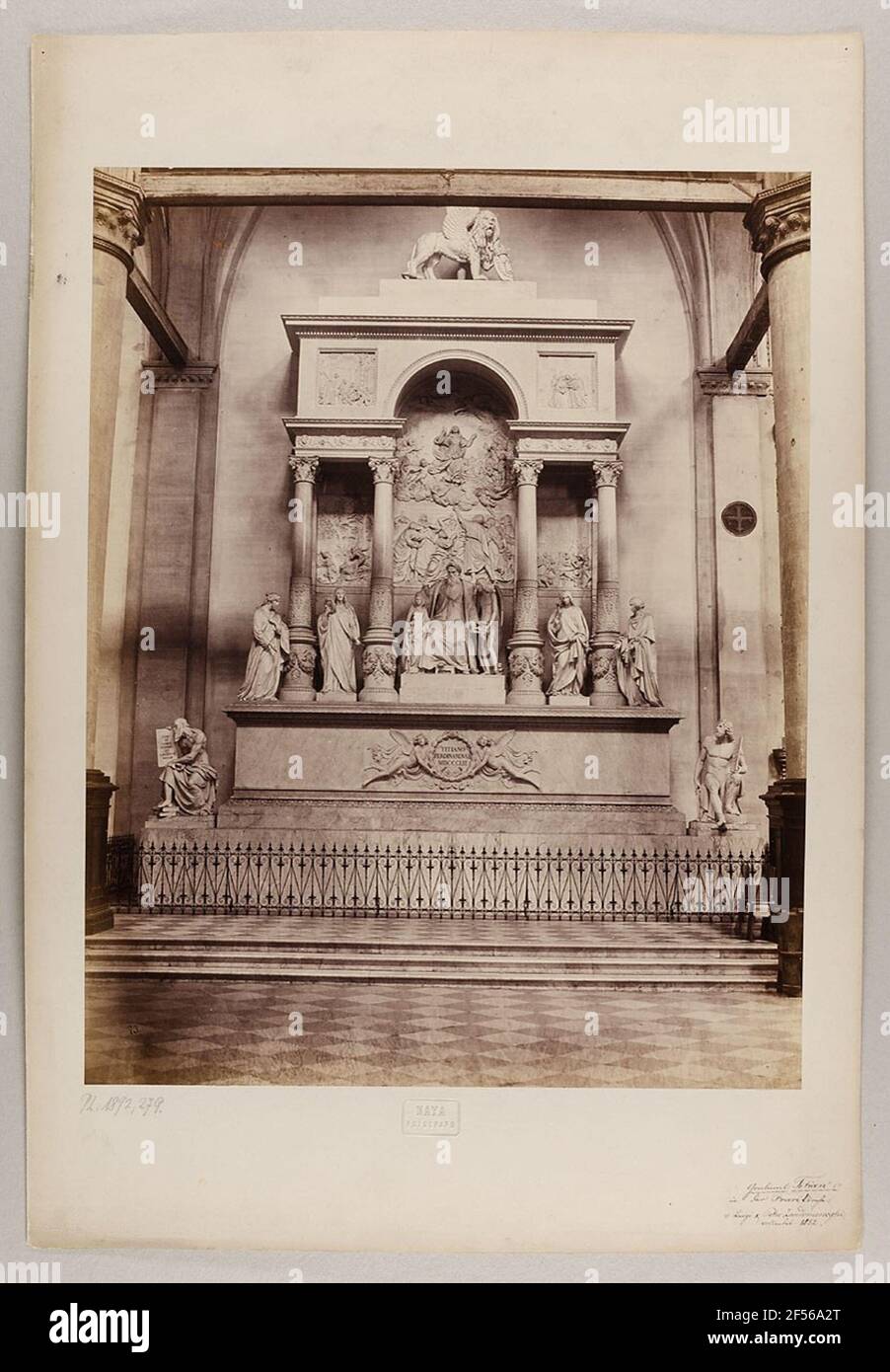 Venise - monument de Titien dans l'église du Frari de Zandomeneghi. Geschenk von Dr. Jutus Brinckmann, Hambourg, 1892 Banque D'Images