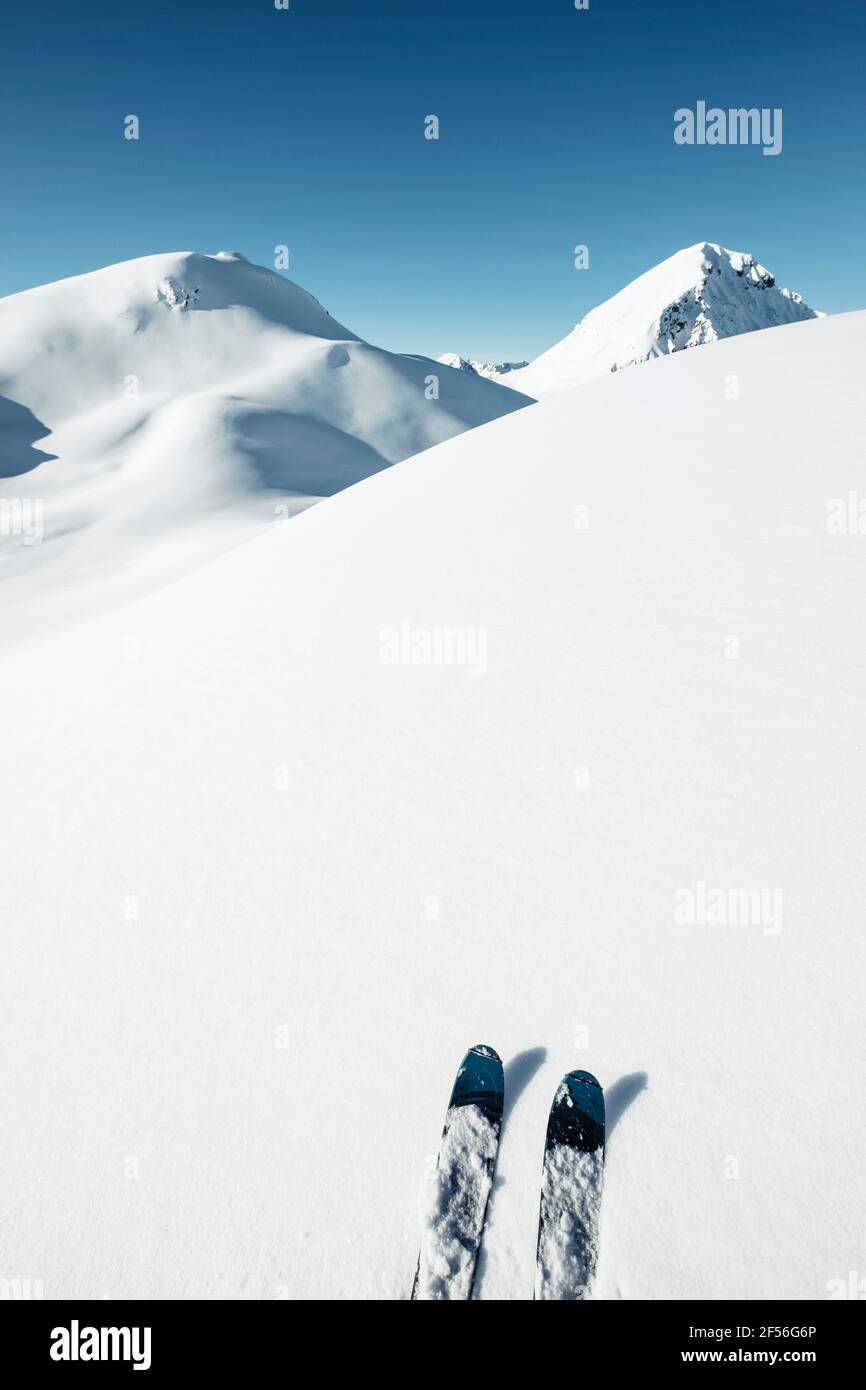 Skis sur neige à Namloser Wetterspitze, Alpes de Lechtal, Tyrol, Autriche Banque D'Images