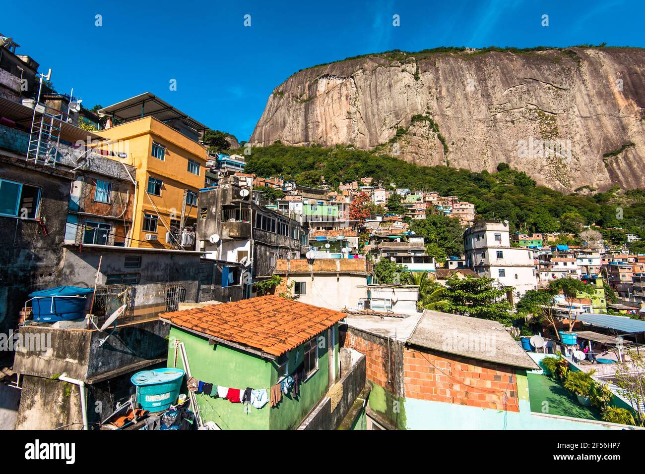 Rocinha est la plus grande Favela au Brésil et est situé À Rio de Janeiro Banque D'Images