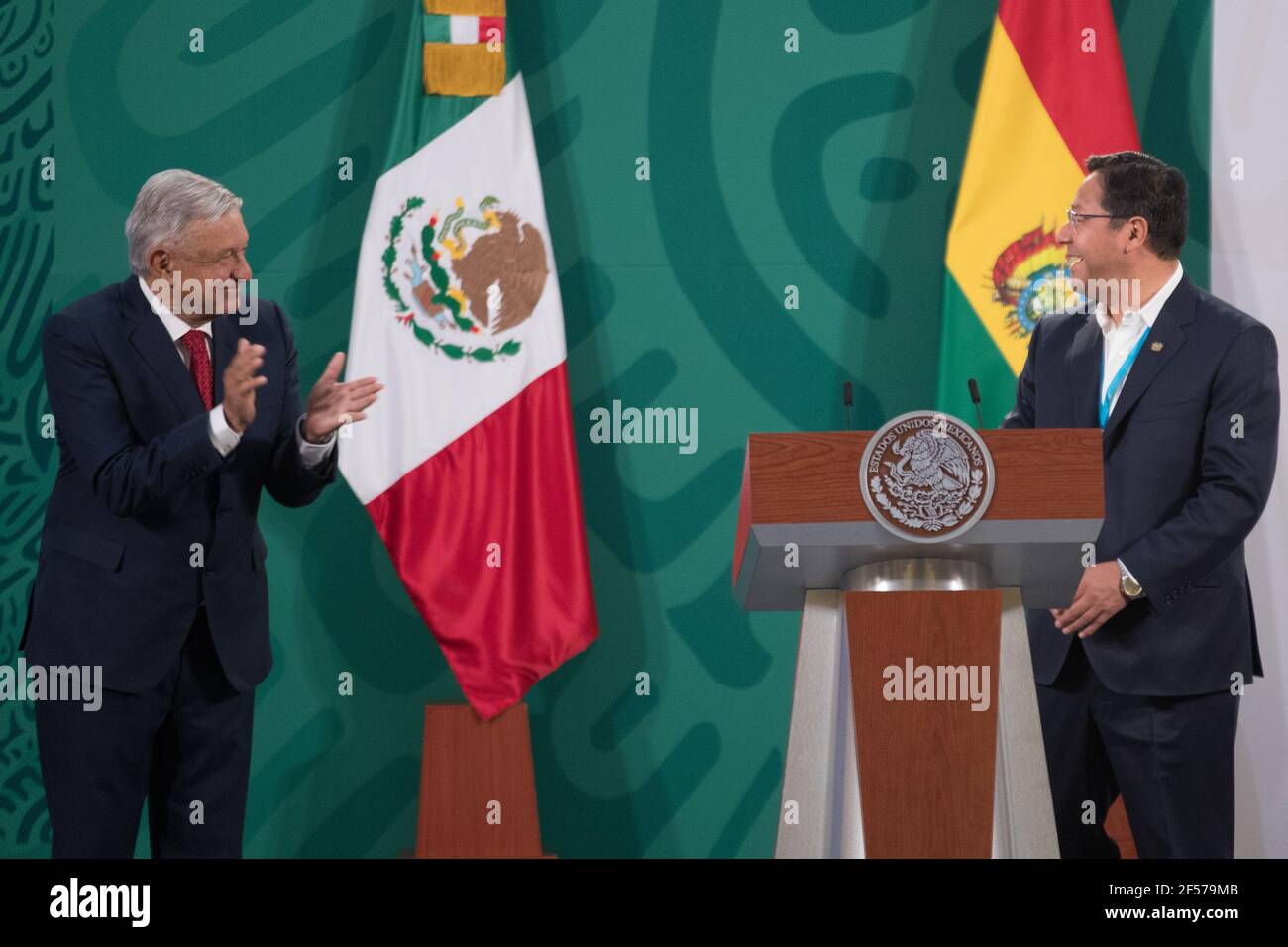 Non exclusif: MEXICO, MEXIQUE - MARS 24: Le Président bolivien Luis Arce Catacora offre une conférence de presse lors de sa réunion à la Pissid du Mexique Banque D'Images