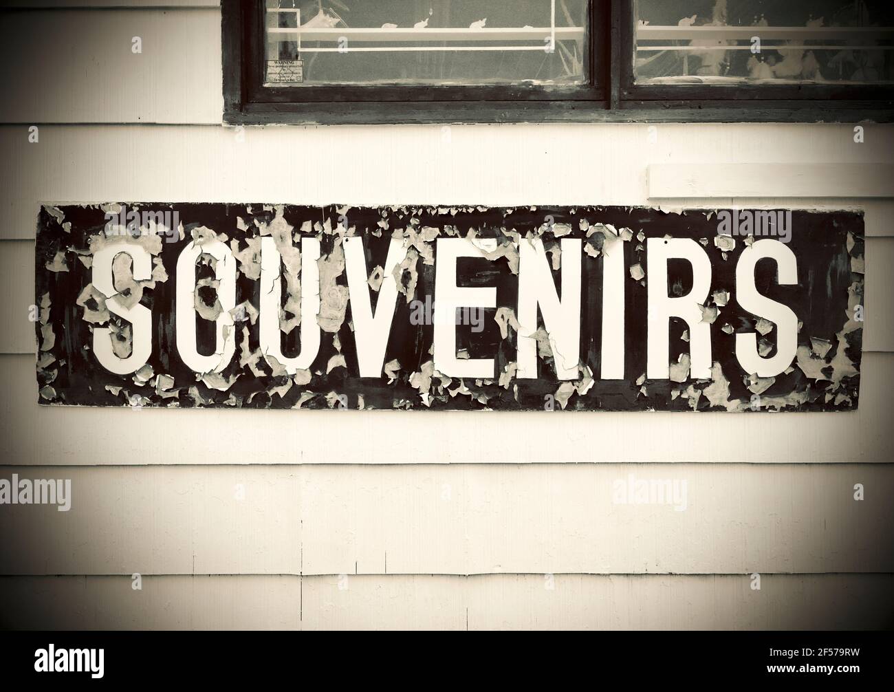 Native View Trading Post est un emporium-cadeau sur le Mohawk Trail depuis les années 1950. Il est situé à Shelburne Falls, Massachusetts, États-Unis. Banque D'Images Native View Trading Post est un emporium-cadeau sur le Mohawk Trail depuis les années 1950. Il est situé à Shelburne Falls, Massachusetts, États-Unis. Banque D'Images