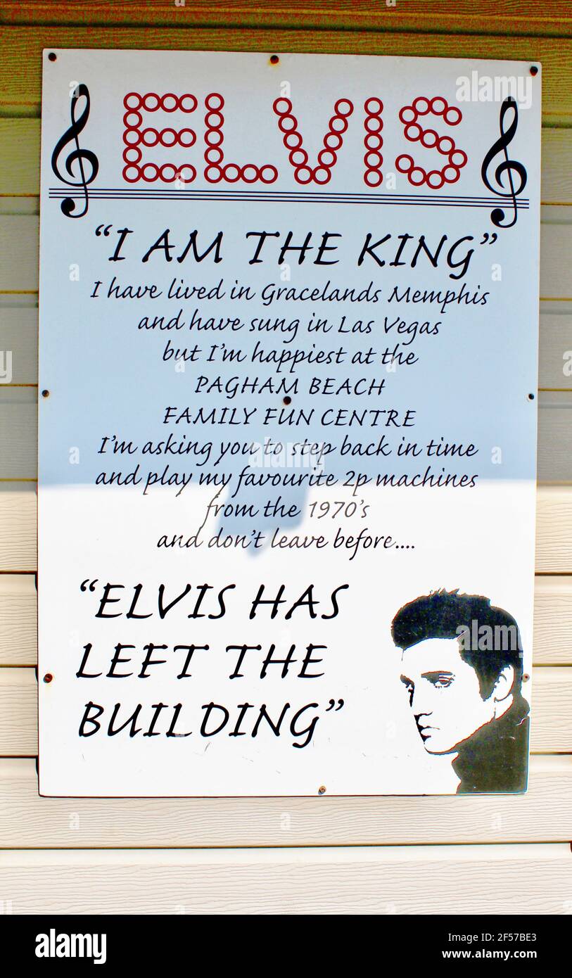 Affiche humoristique à l'extérieur d'une salle d'arcade à Pagham, West Sussex Banque D'Images Affiche humoristique à l'extérieur d'une salle d'arcade à Pagham, West Sussex Banque D'Images