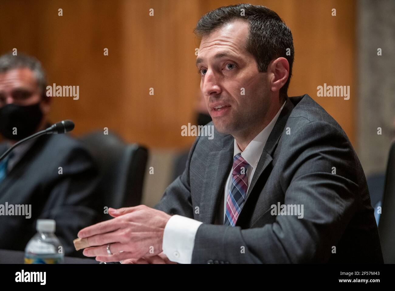 Washington, États-Unis d'Amérique. 23 mars 2021. Nick Marinos, directeur du Bureau de la responsabilité du gouvernement des États-Unis, technologies de l'information et cybersécurité, comparaît devant une audience du Comité sénatorial sur la sécurité intérieure et les affaires gouvernementales pour examiner le recensement de 2020 et les activités actuelles du Bureau du recensement, dans l'édifice Dirksen du Bureau du Sénat à Washington, DC, le mardi 23 mars 2021. Crédit: Rod Lamkey/CNP/Sipa USA crédit: SIPA USA/Alay Live News Banque D'Images