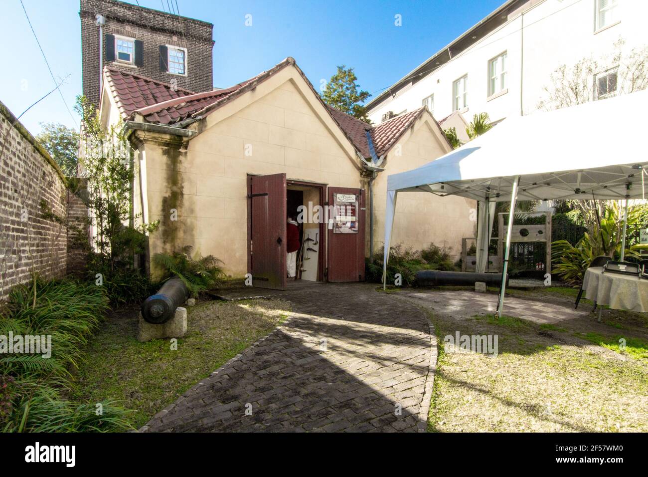 Charleston, Caroline du Sud, États-Unis - extérieur du magazine Powder. Construit en 1713, c'est le plus ancien bâtiment de Caroline du Sud. Banque D'Images