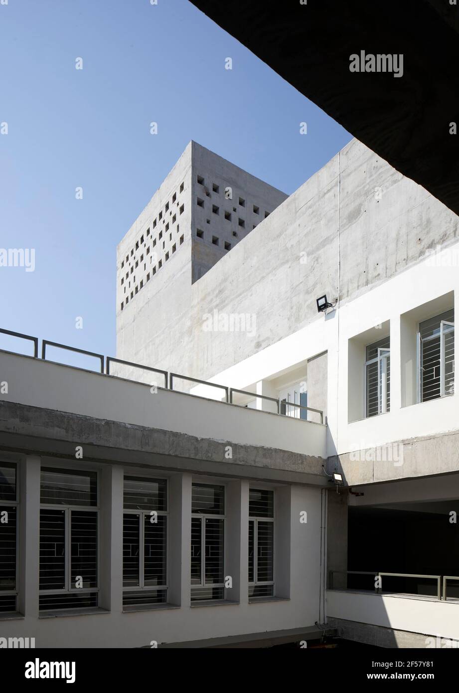 Terrasse ouverte. École de planification et d'architecture de Vijayawada, Vijayawada, Inde. Architecte: Mo-OF/ Mobile Office, 2018. Banque D'Images