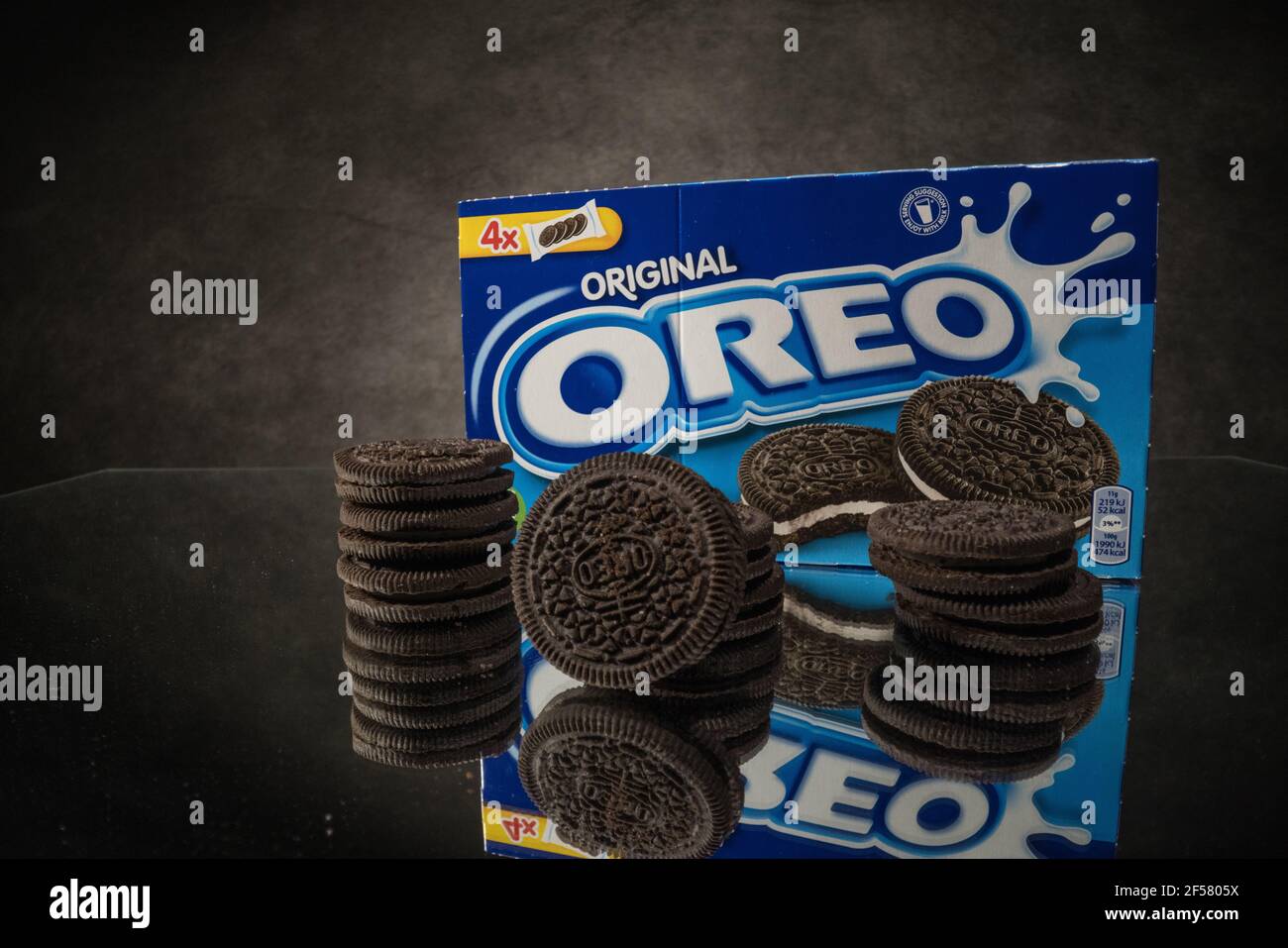 Packshot de Oreo cookies en gros plan - FRANCFORT, ALLEMAGNE - 24 MARS 2021 Banque D'Images