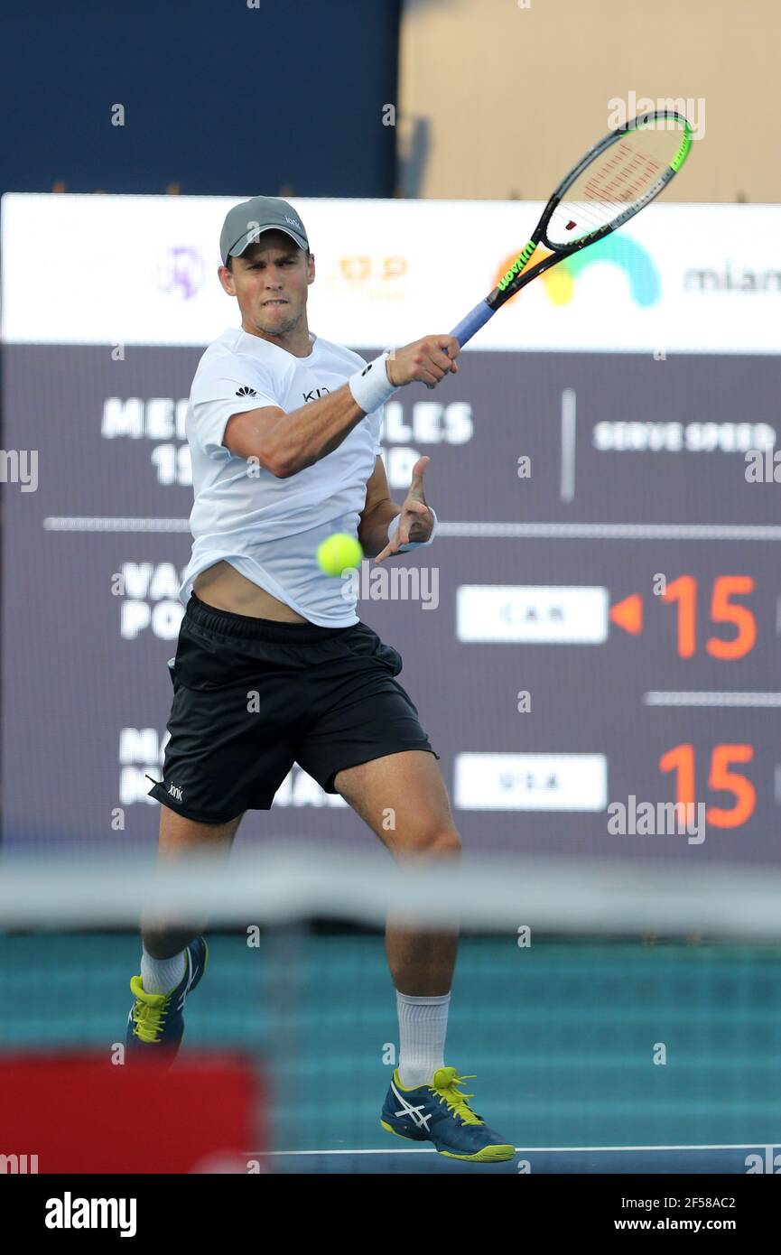 MIAMI GARDENS, FL - MARS 24: Vasek Pospisil vu jouer le jour 3 de l'ouverture de Miami le 24 mars 2021 au Hard Rock Stadium à Miami Gardens, Floride personnes: Vasek Pospisil crédit: Storms Media Group/Alay Live News Banque D'Images