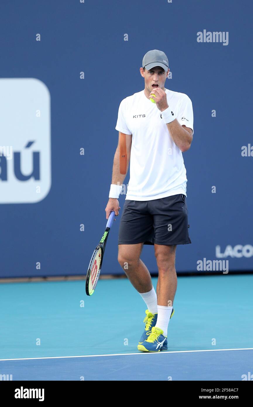 MIAMI GARDENS, FL - MARS 24: Vasek Pospisil vu jouer le jour 3 de l'ouverture de Miami le 24 mars 2021 au Hard Rock Stadium à Miami Gardens, Floride personnes: Vasek Pospisil crédit: Storms Media Group/Alay Live News Banque D'Images