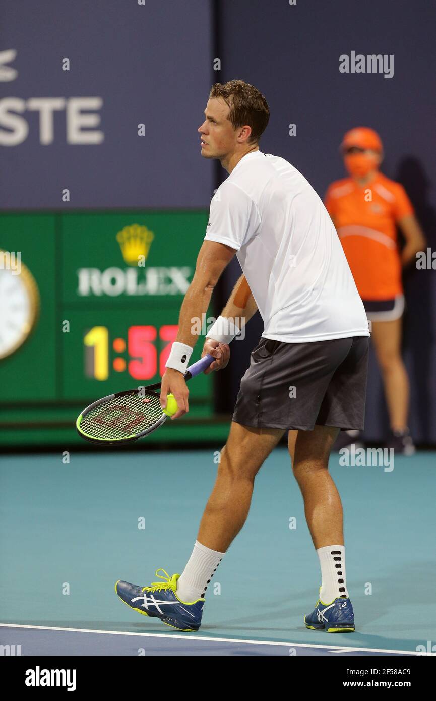 MIAMI GARDENS, FL - MARS 24: Vasek Pospisil vu jouer le jour 3 de l'ouverture de Miami le 24 mars 2021 au Hard Rock Stadium à Miami Gardens, Floride personnes: Vasek Pospisil crédit: Storms Media Group/Alay Live News Banque D'Images