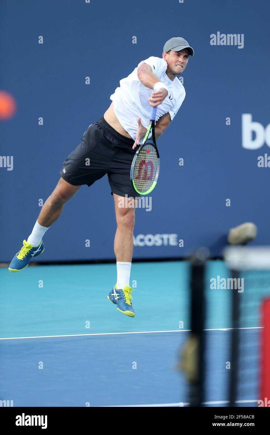 MIAMI GARDENS, FL - MARS 24: Vasek Pospisil vu jouer le jour 3 de l'ouverture de Miami le 24 mars 2021 au Hard Rock Stadium à Miami Gardens, Floride personnes: Vasek Pospisil crédit: Storms Media Group/Alay Live News Banque D'Images