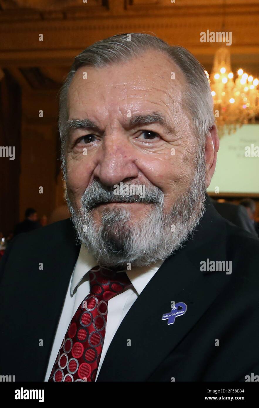DOSSIER: Bob Plager, ancien joueur de hockey de St Louis Blues, montré dans ce fichier photo du 5 décembre 2019, a été tué dans un accident de la circulation à St. Louis le mercredi 24 mars 2021. Plager, âgé de 78 ans, a passé plus de 50 ans dans le cadre de l'organisation de blues de Saint-Louis. Photo du fichier par Bill Greenblatt/UPI Banque D'Images