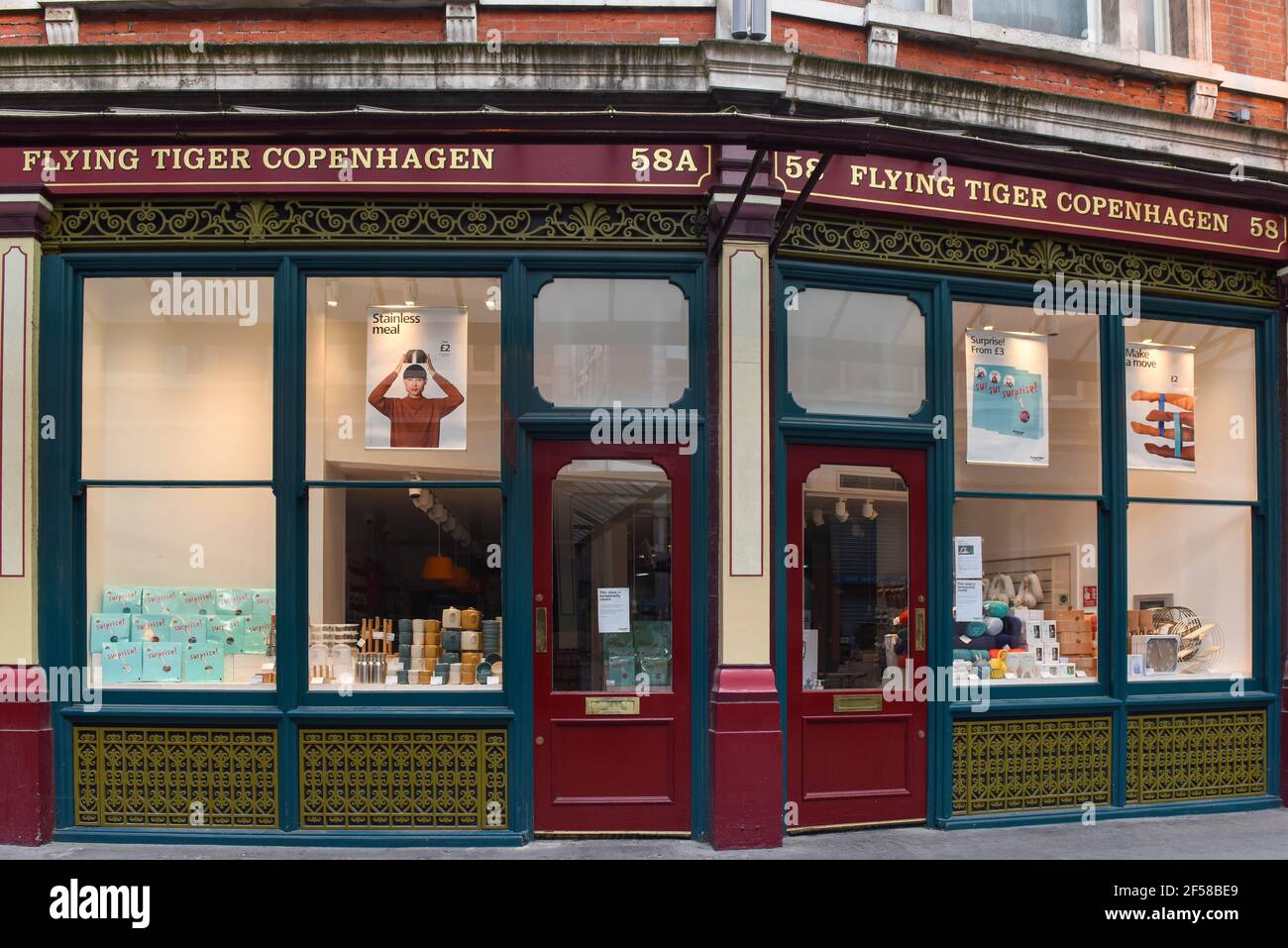 Londres, Royaume-Uni. 02 mars 2021. Fermé Flying Tiger Copenhagen magasin vu dans la ville de Londres, Leadenhall Market. (Photo de Petra Figueroa/SOPA Images/Sipa USA) crédit: SIPA USA/Alay Live News Banque D'Images