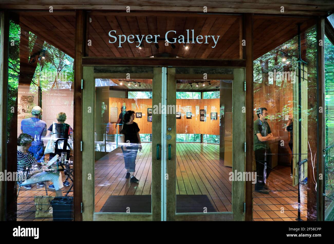 Speyer Gallery dans le centre d'accueil de Fallingwater House conçu Par Frank Lloyd Wright.Mill Run.Pennsylvania.USA Banque D'Images