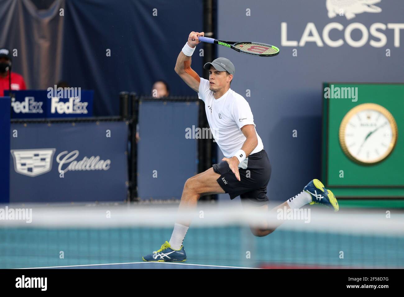 Miami Gardens, Floride, États-Unis. 24 mars 2021. Vasek Pospisil vu jouer le jour 3 de l'Open de Miami le 24 mars 2021 au Hard Rock Stadium à Miami Gardens, Floride personnes: Vasek Pospisil crédit: Hoo Me/Media Punch/Alay Live News Banque D'Images