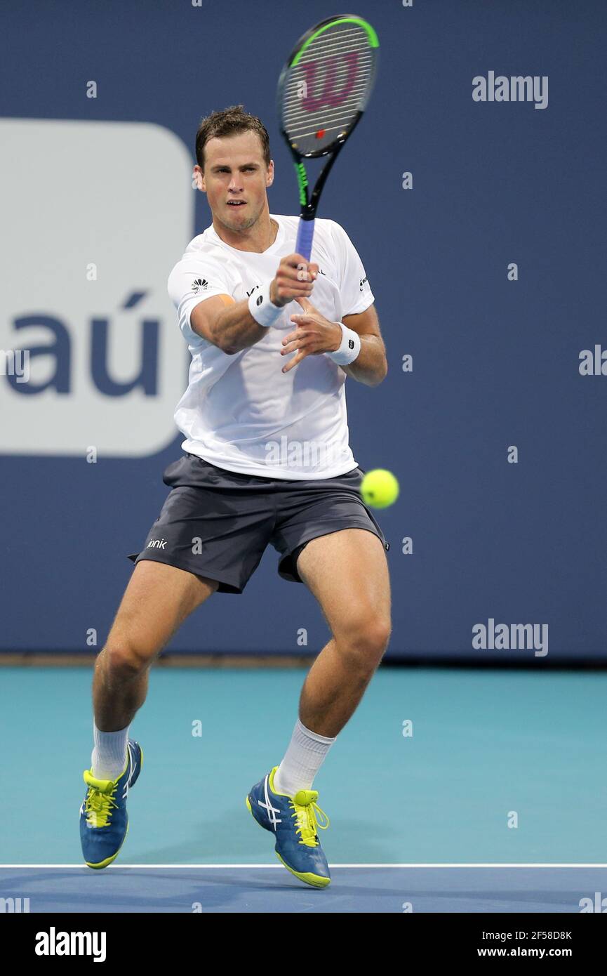 Miami Gardens, Floride, États-Unis. 24 mars 2021. Vasek Pospisil vu jouer le jour 3 de l'Open de Miami le 24 mars 2021 au Hard Rock Stadium à Miami Gardens, Floride personnes: Vasek Pospisil crédit: Hoo Me/Media Punch/Alay Live News Banque D'Images